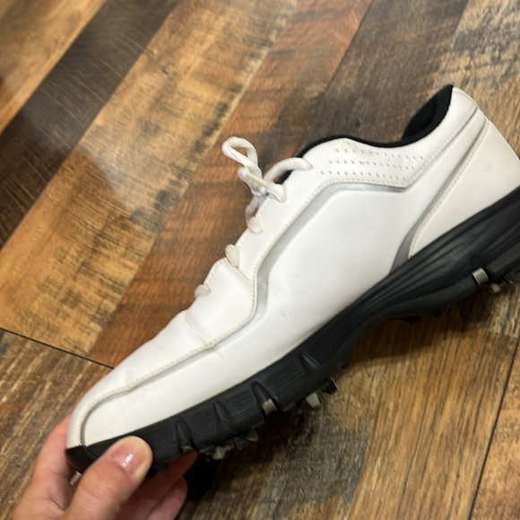 Nike White and Black Mens Golf Shoes - Picture 5 of 8